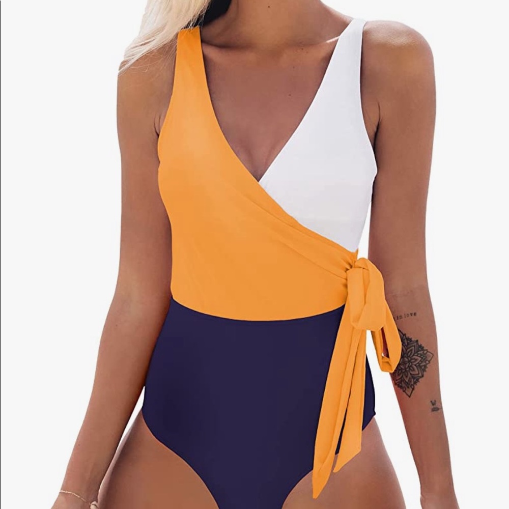 CUPSHE Women's One Piece Swimsuit Wrap Color Block Tie Side Bathing Suit (S)